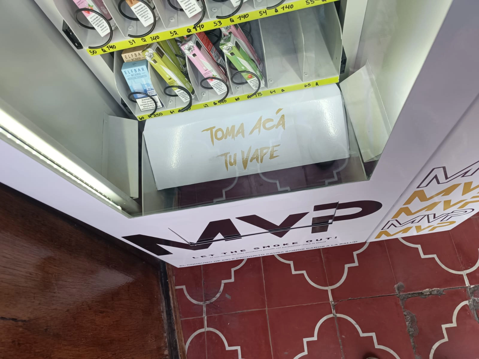 Máquina dispensadora de vapes vista desde arriba