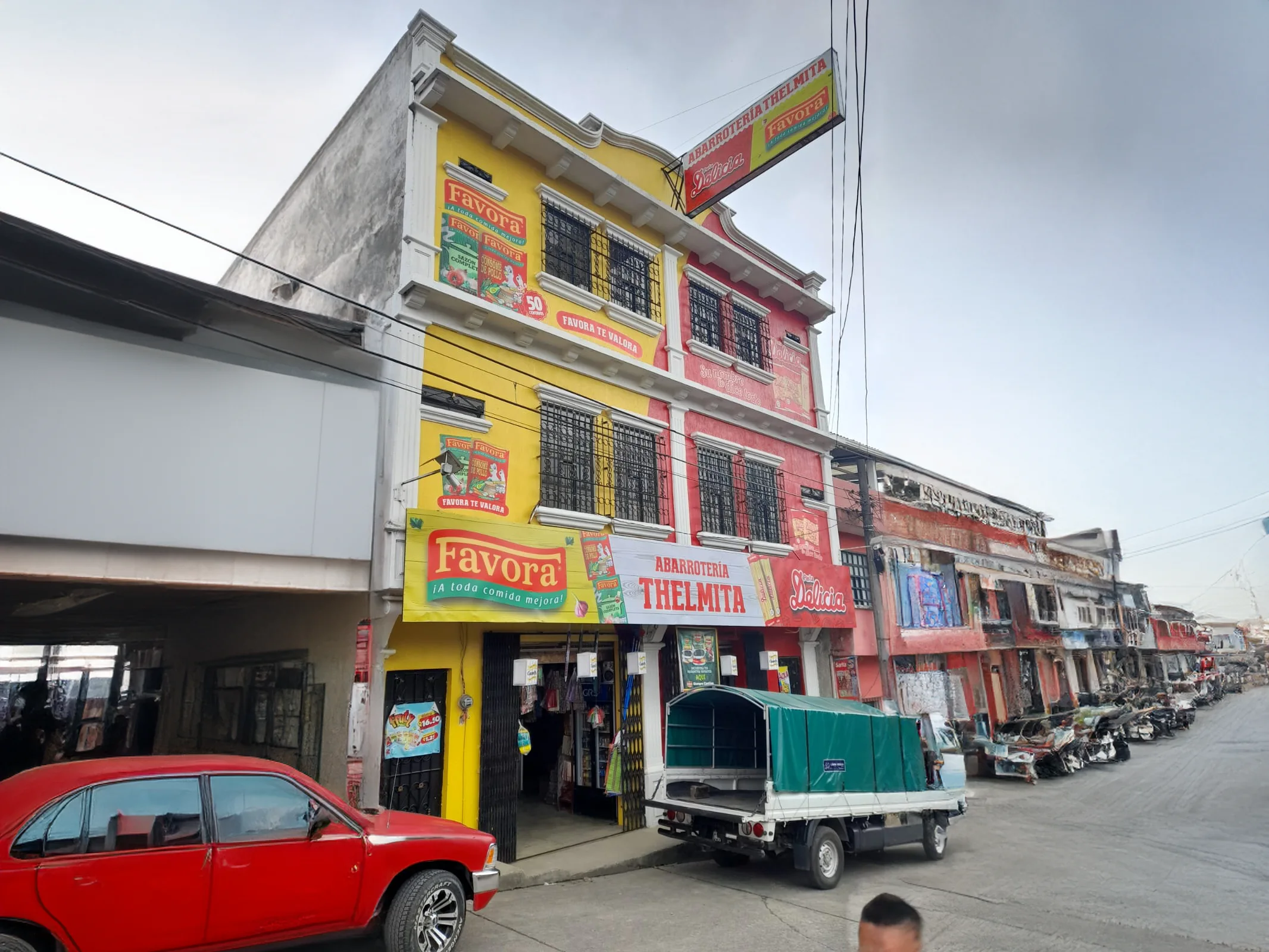 Fachada y cenefa en rojo y verde para Abarrotería Thelmita