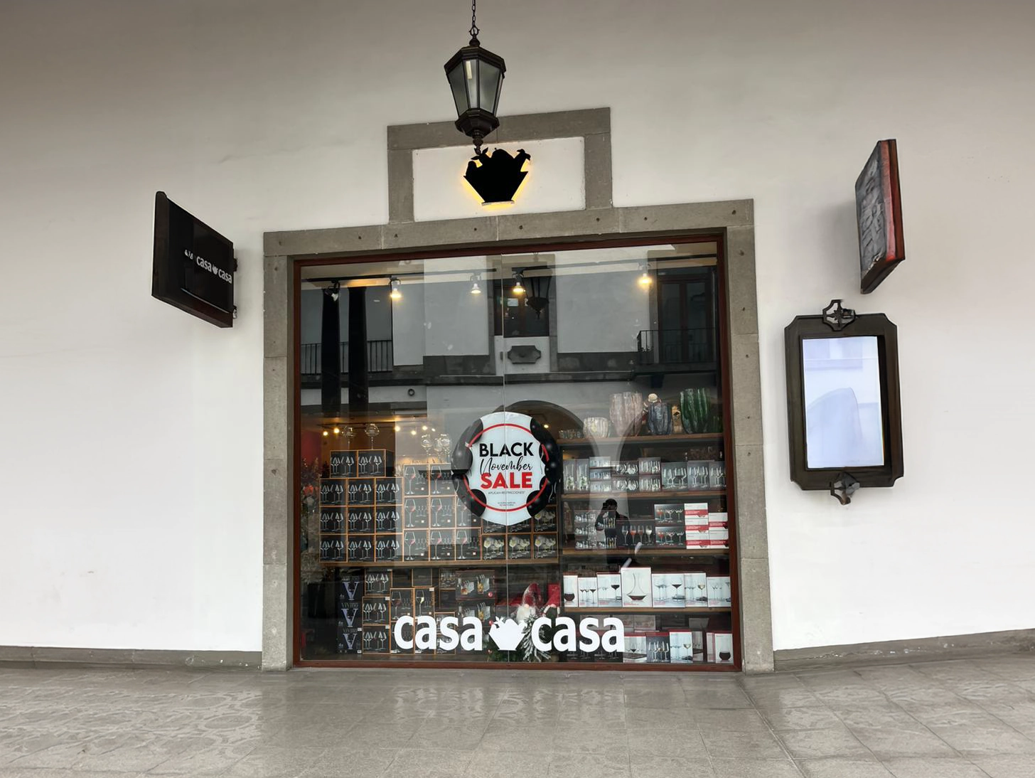 Sticker de Black November Sale con globos negros para Casa Casa en Cayalá