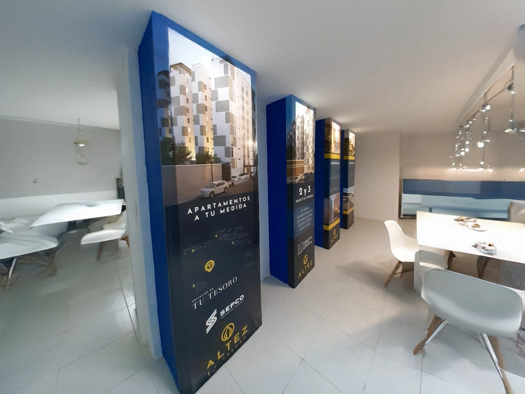 Mural de Altes con imagen de apartamentos y descripción