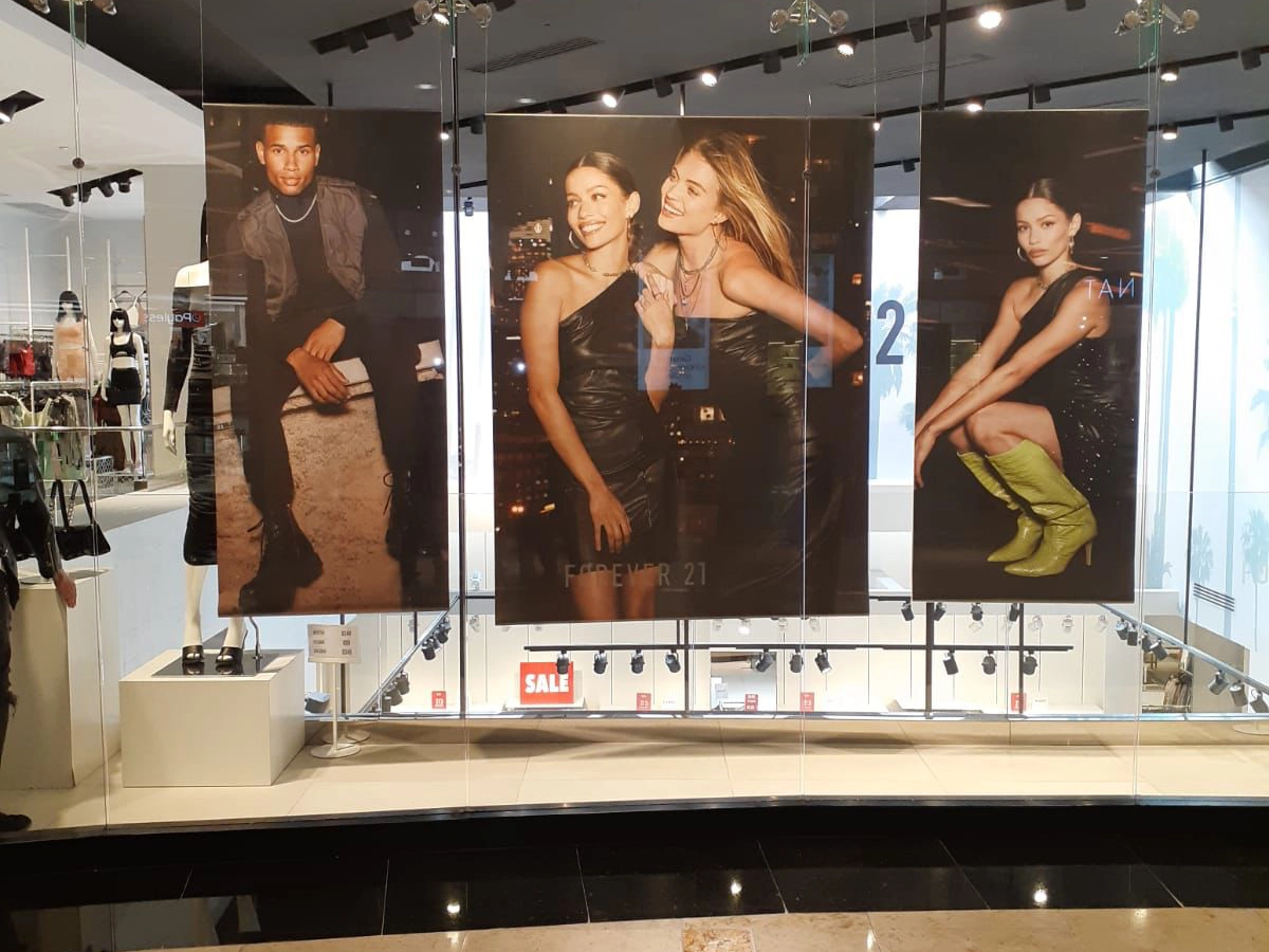 Corte de Forever21 con cuatro modelos de fiesta