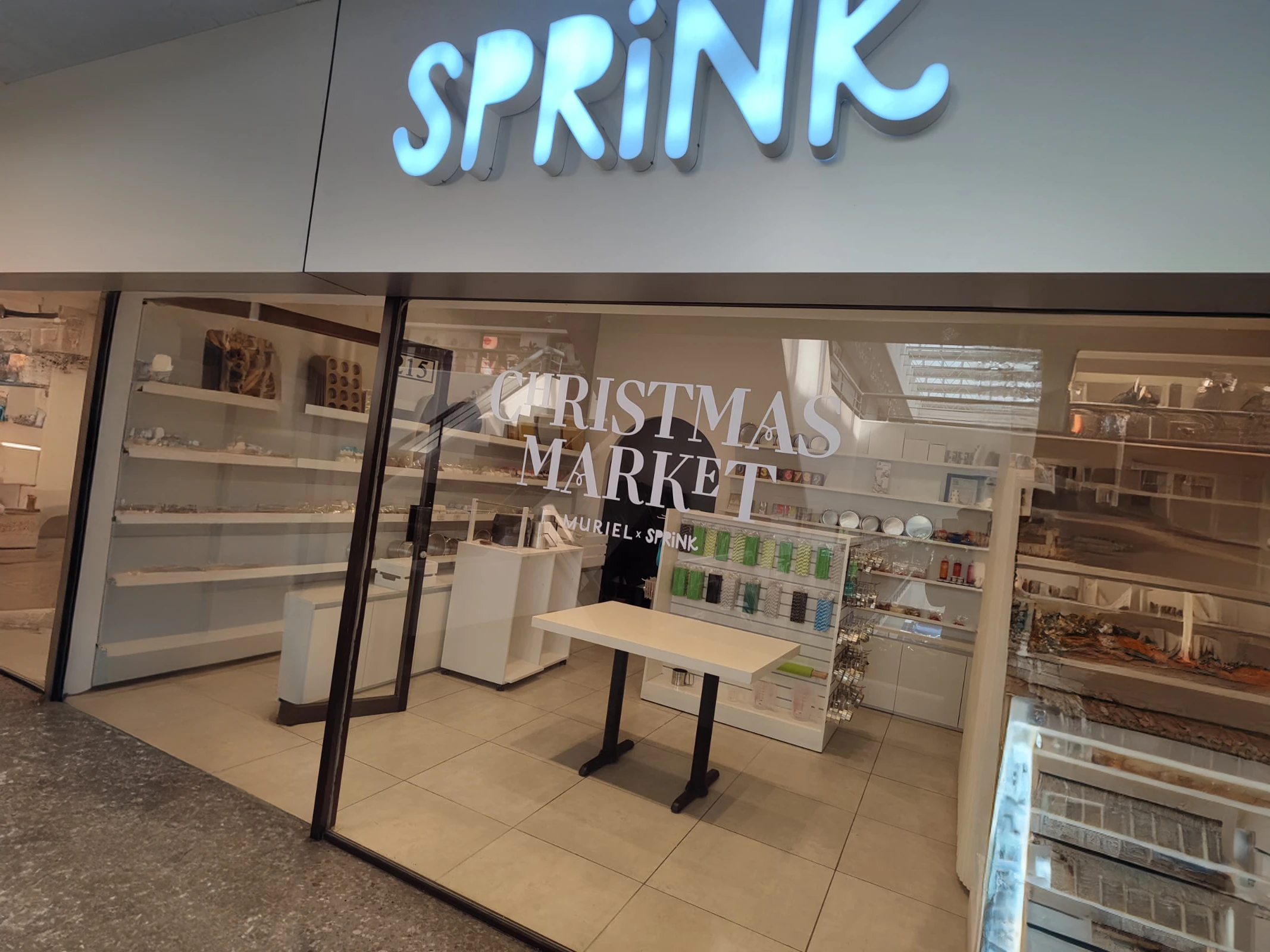 Mural de Sprink con mensaje "Christmas Market"