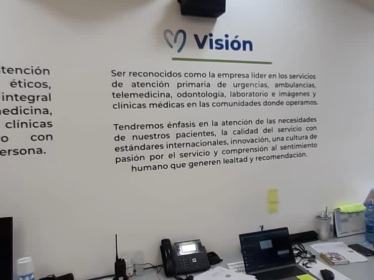 Mural con la palabra "Visión" y texto explicativo